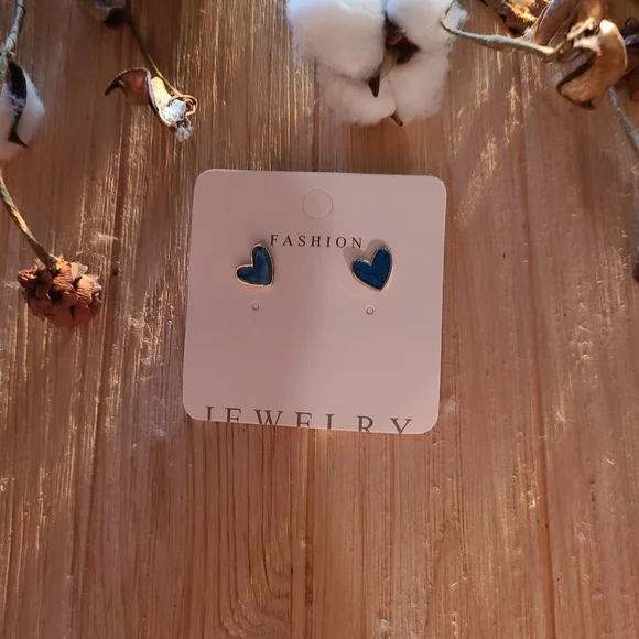 💙💙Super Adorable Blue Colored Heart  Stud Earrings💙💙 - Picture 10 of 15